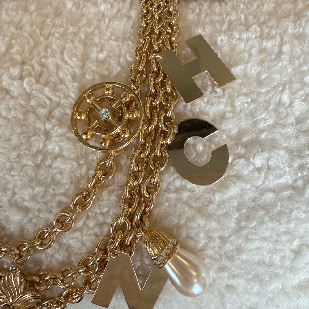 GIVENCHY - Picture 12 of 13